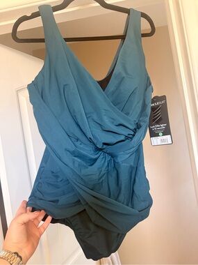 Miraclesuit One-Piece Swimsuit Nova Green - Size 22W
